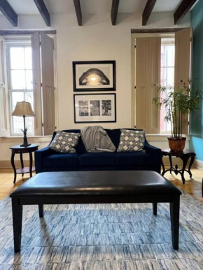 Chic Two-Bedroom Apartment on Camp St, New Orleans